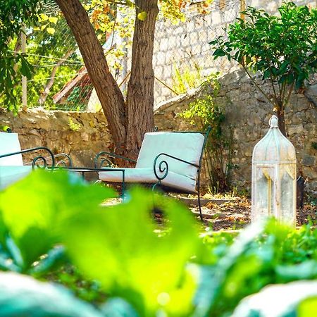 Charming Two-Bed Apartment Orange Garden Sutivan Exterior foto