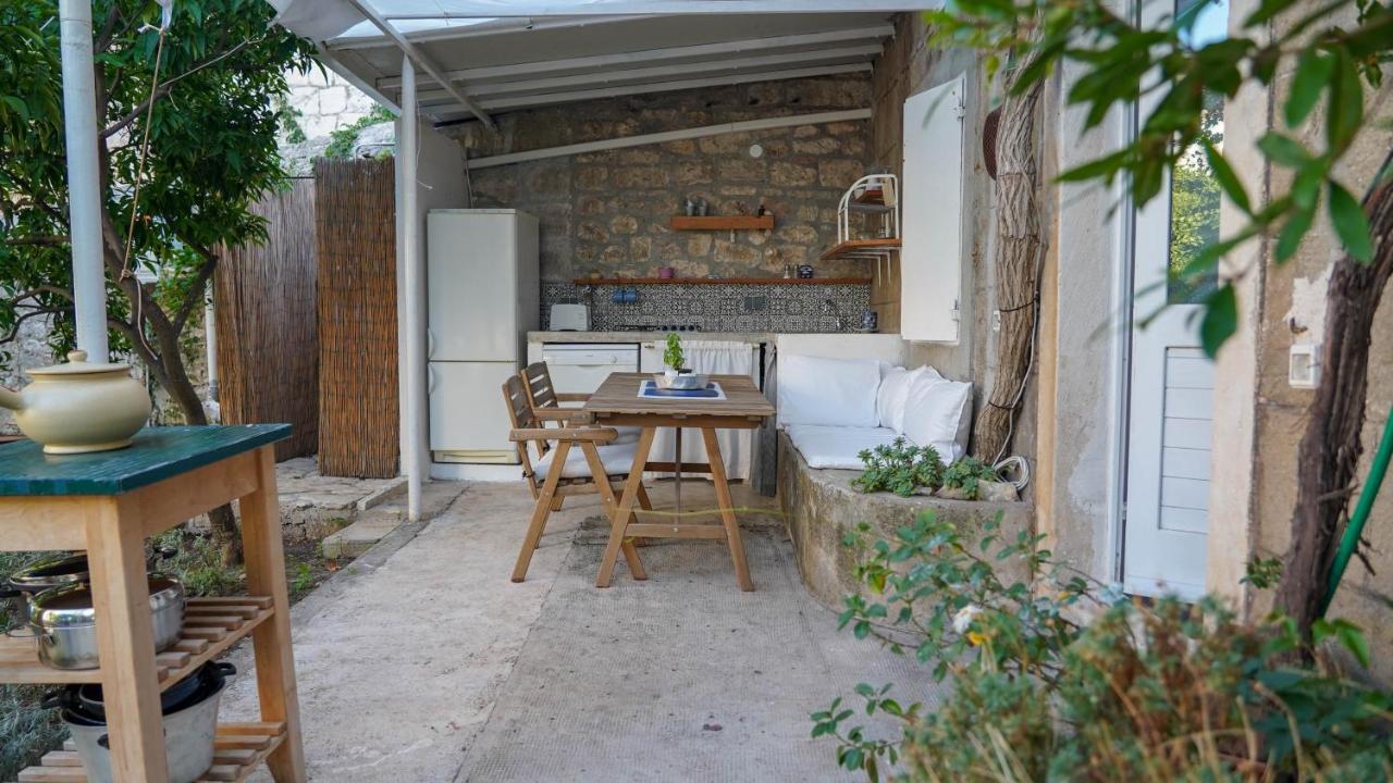 Charming Two-Bed Apartment Orange Garden Sutivan Exterior foto