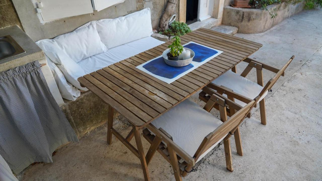 Charming Two-Bed Apartment Orange Garden Sutivan Exterior foto