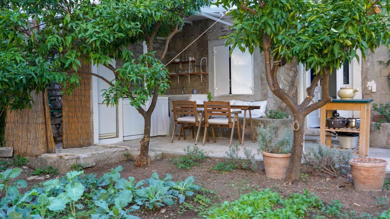 Charming Two-Bed Apartment Orange Garden Sutivan Exterior foto